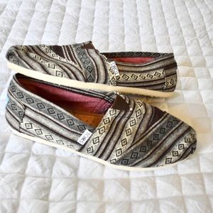 Tom's Geometric Aztec Print Women's Size 8.5